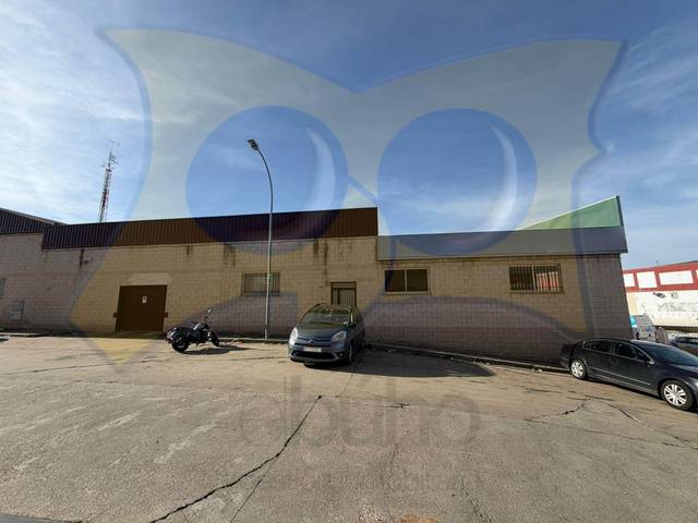 Nave industrial en Venta en Villares de la Reina