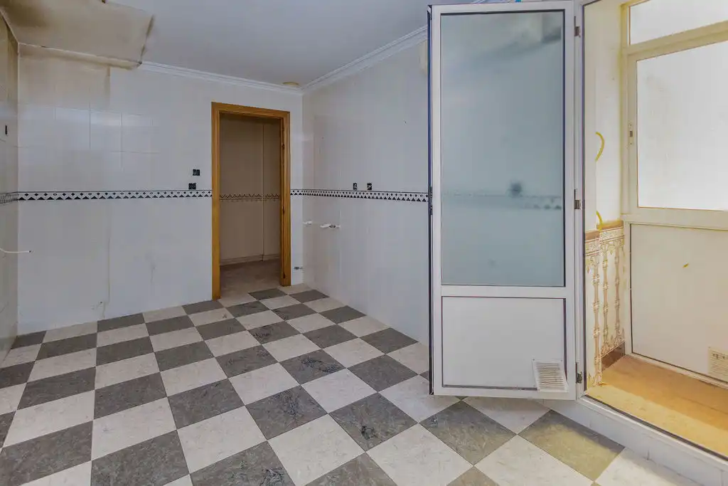 Flat with lift for sale in Av Reyes Católicos, imagen 7