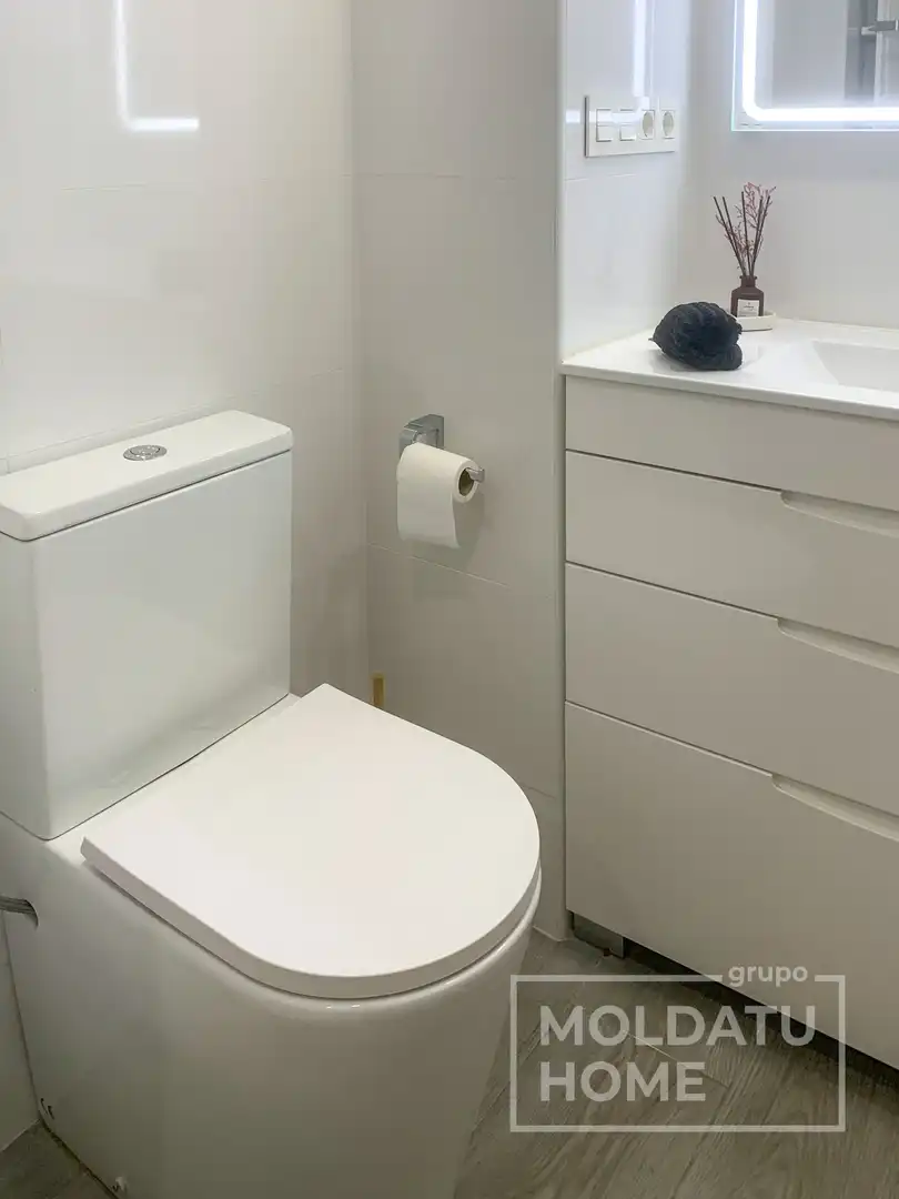 Bany de Pis de lloguer en  Pamplona / Iruña amb Calefacció i Moblat