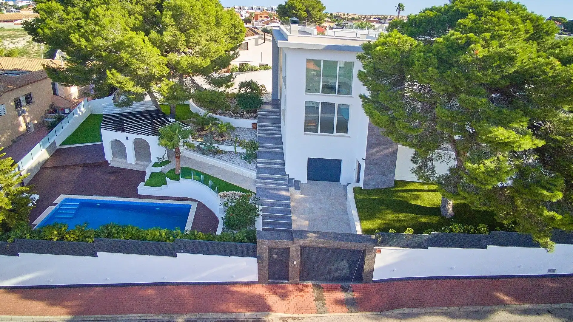 Chalet con piscina en venta en Los Balcones - Los Altos, imagen 2