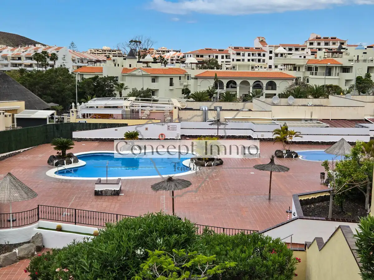 Vista exterior de Planta baja en venta en Arona con Terraza, Trastero y Alarma