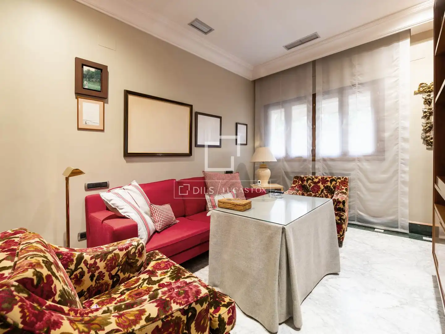 Sala d'estar de Casa o xalet en venda en Madrid amb Aire condicionat, Calefacció i Jardí privat