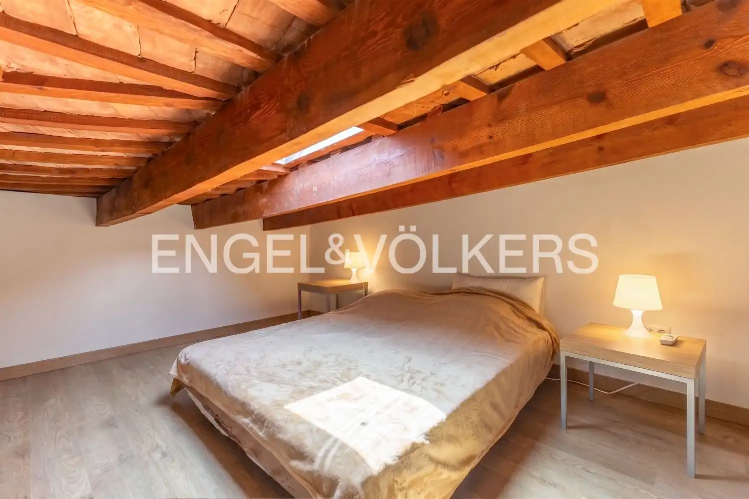 Schlafzimmer von Wohnung zum Verkauf in Valencia mit Klimaanlage, Heizung und Balkon