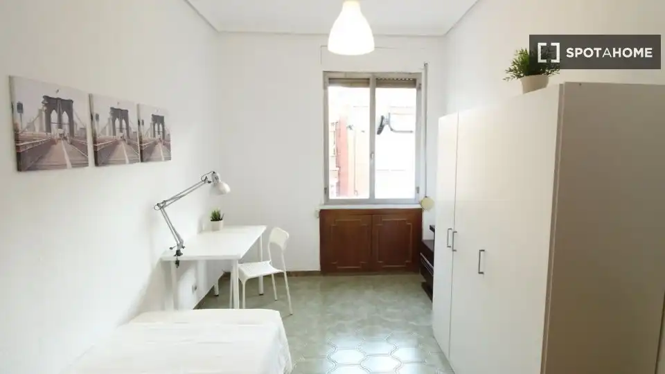 Bedroom of Flat for rent in Madrid  with Air Conditioner, Heating and Furnished