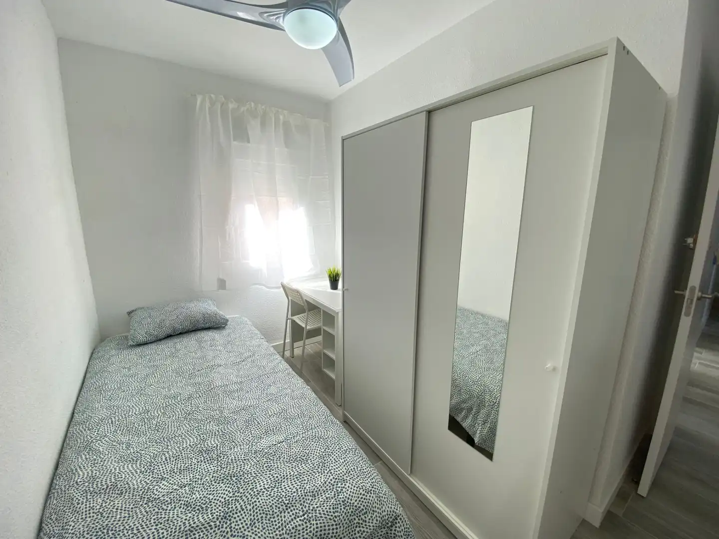 Habitación de Piso de alquiler en Madrid con Calefacción, Amueblado y Horno