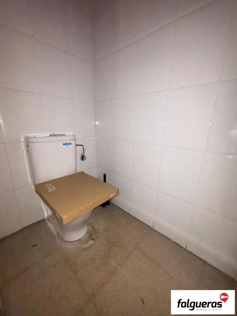 Badezimmer von Geschaftsraum zur Miete in Sabadell