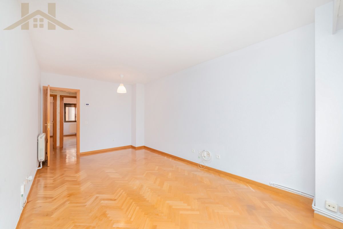 Flat for sale in Tres Cantos  with Air Conditioner, Heating and Balcony