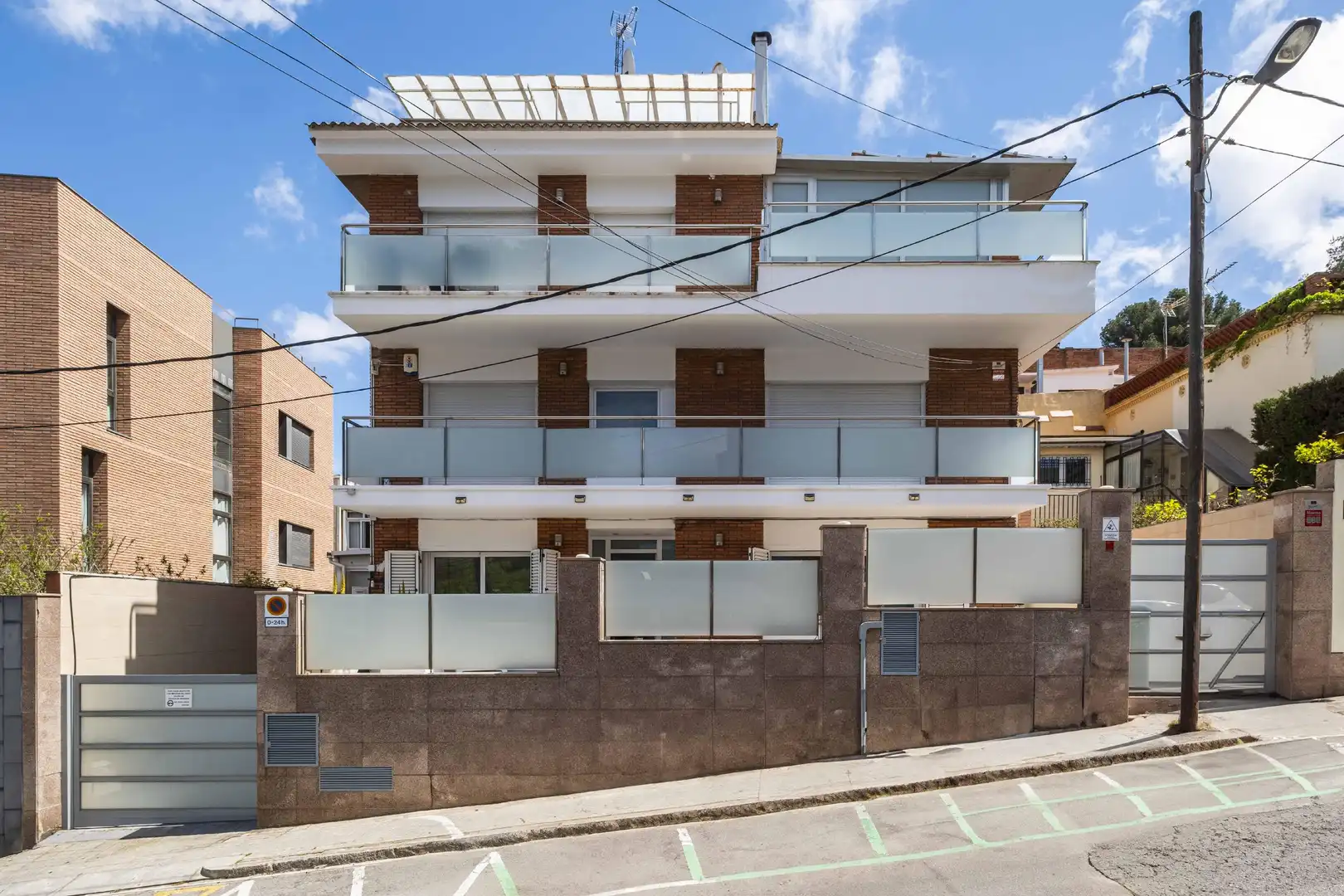 Vista exterior de Casa o xalet en venda en Barcelona amb Aire condicionat, Calefacció i Jardí privat