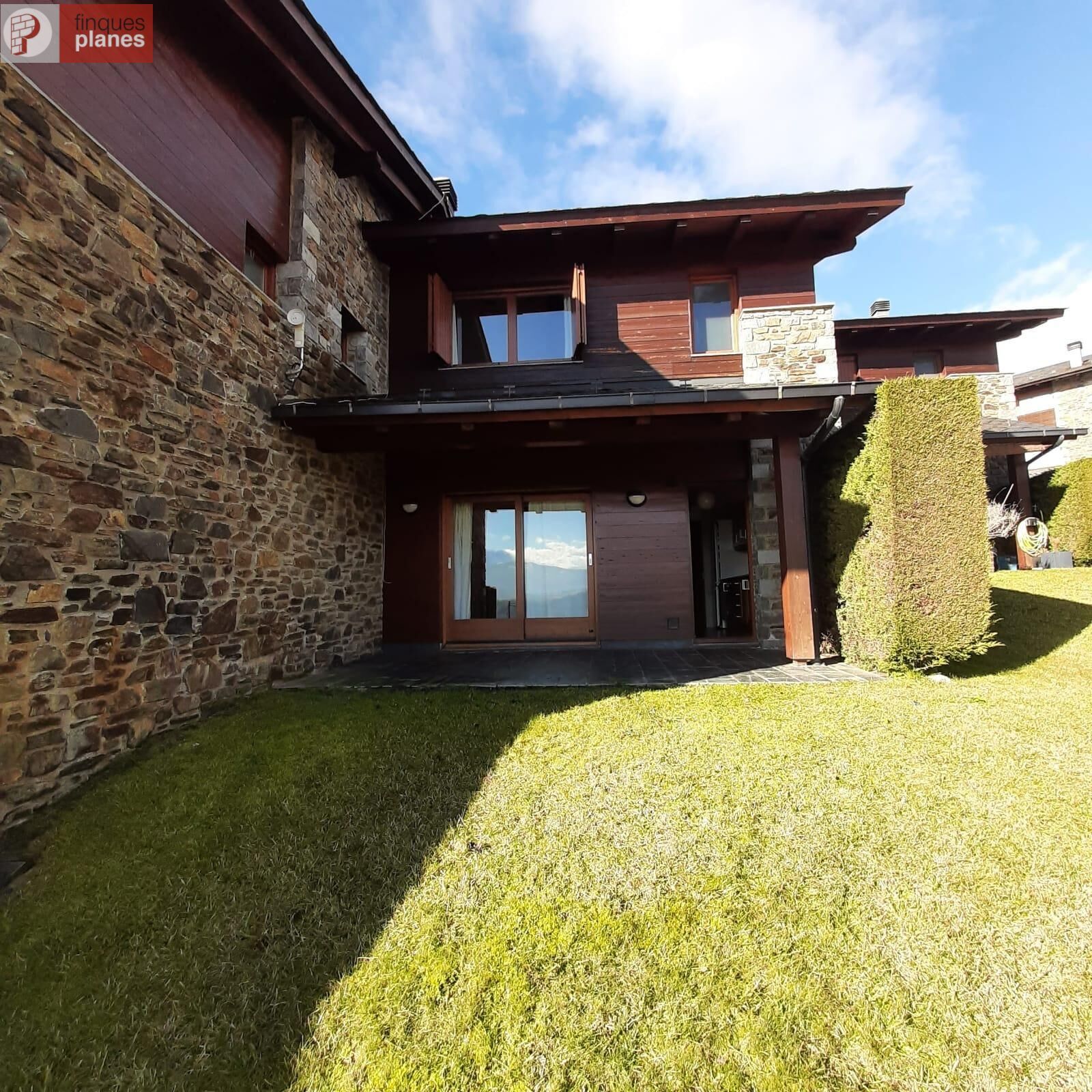 Vista exterior de Casa adosada de alquiler en Montferrer i Castellbò con Calefacción, Jardín privado y Parquet