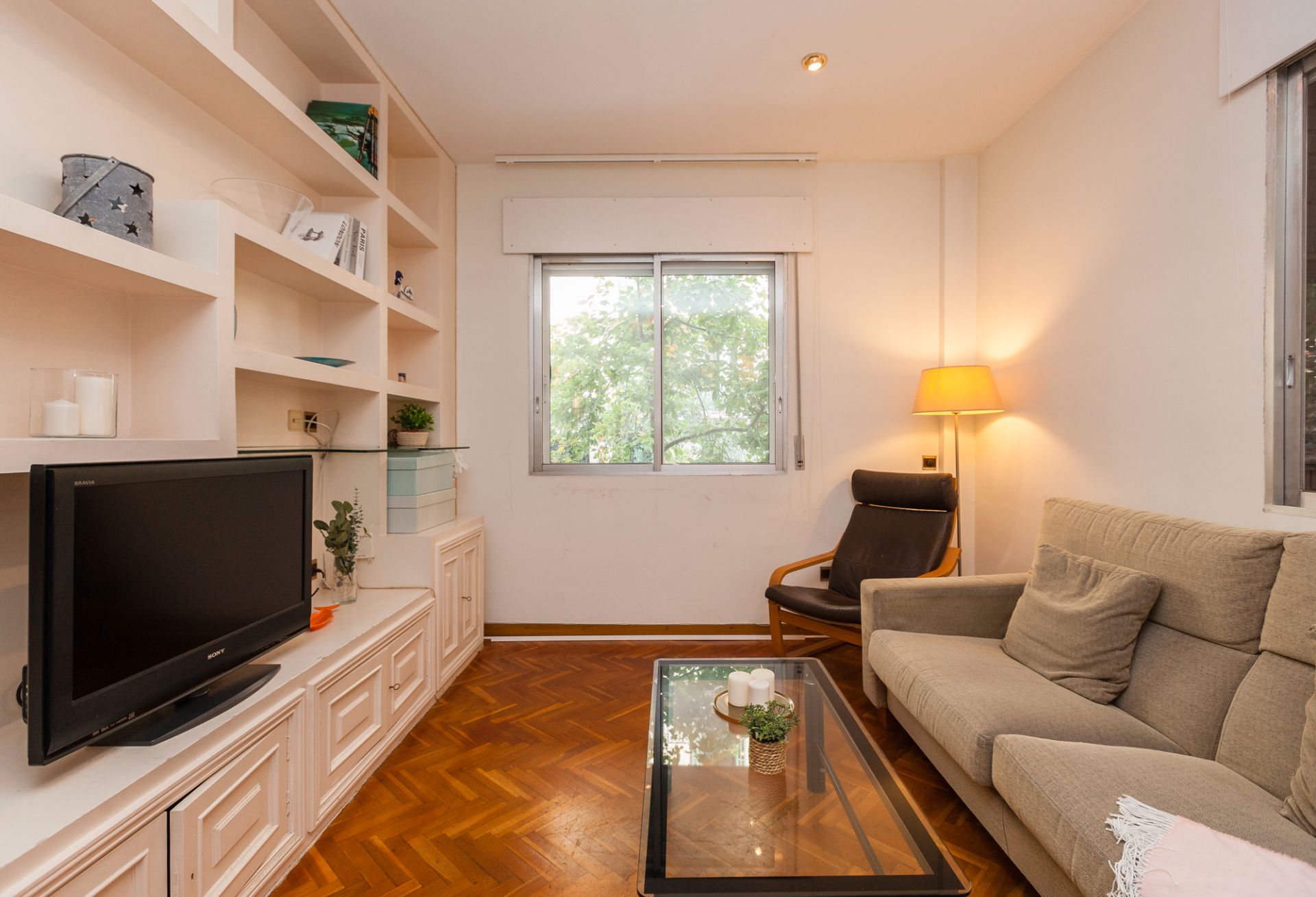 Living room of Flat to rent in  Barcelona Capital  with Heating, Storage room and Furnished