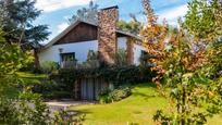 Vista exterior de Casa o xalet en venda en Collado Villalba amb Jardí privat, Traster i Piscina