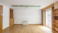 Sala d'estar de Apartament en venda en  Madrid Capital amb Calefacció i Parquet