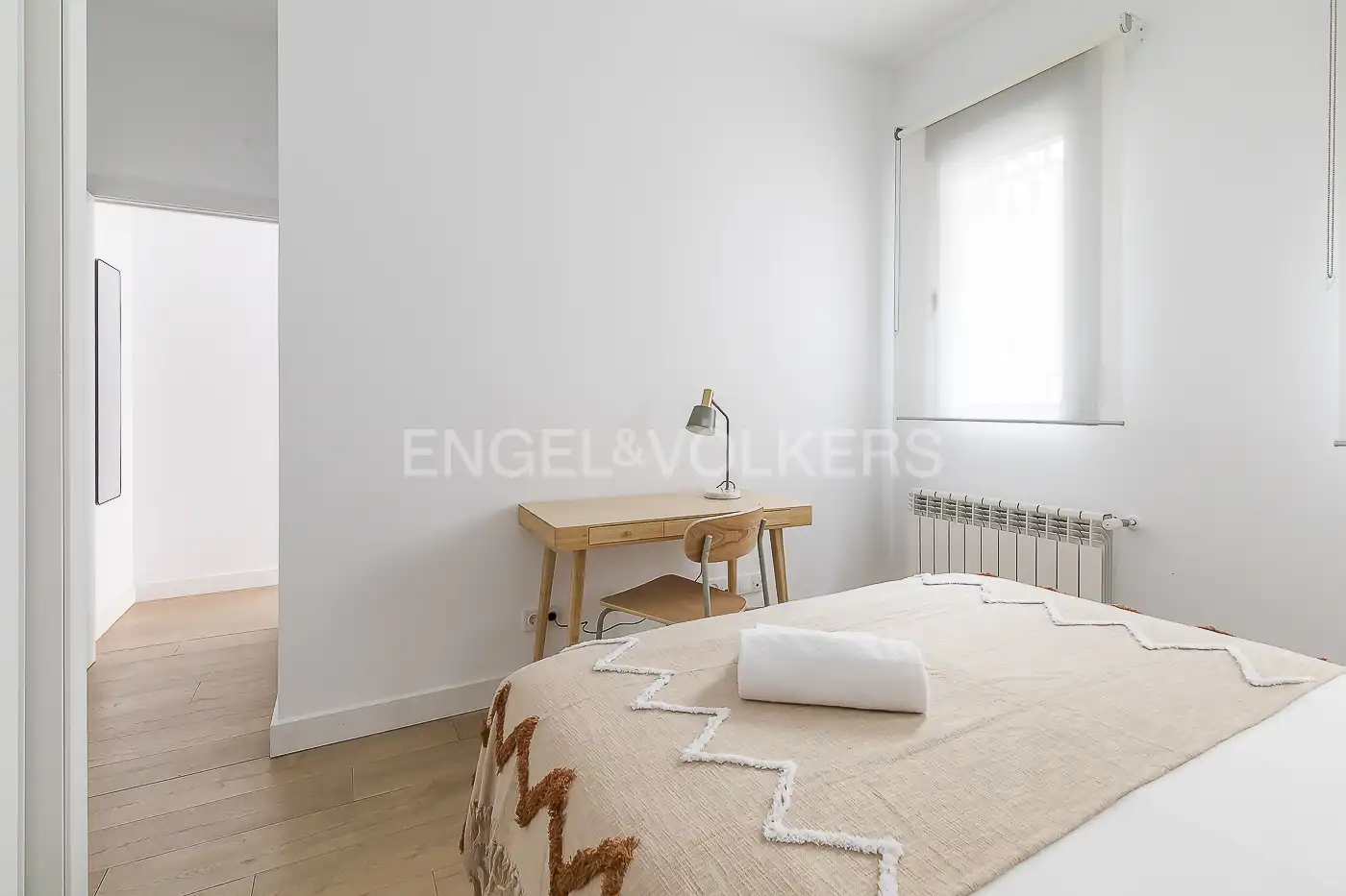 Dormitori de Apartament de lloguer en Madrid amb Aire condicionat, Calefacció i Moblat