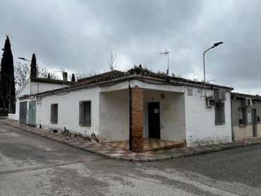 Locale commerciale in vendita a Espeluy