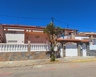 Vista exterior de Casa o xalet en venda en Cunit amb Aire condicionat i Terrassa