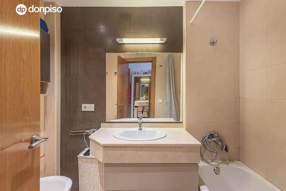 Baño de Casa adosada en venta en Armilla con Calefacción, Terraza y Amueblado
