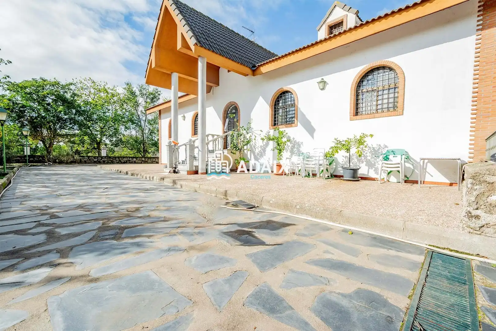 Vista exterior de Casa adosada en venta en Cáceres Capital con Calefacción, Terraza y Trastero
