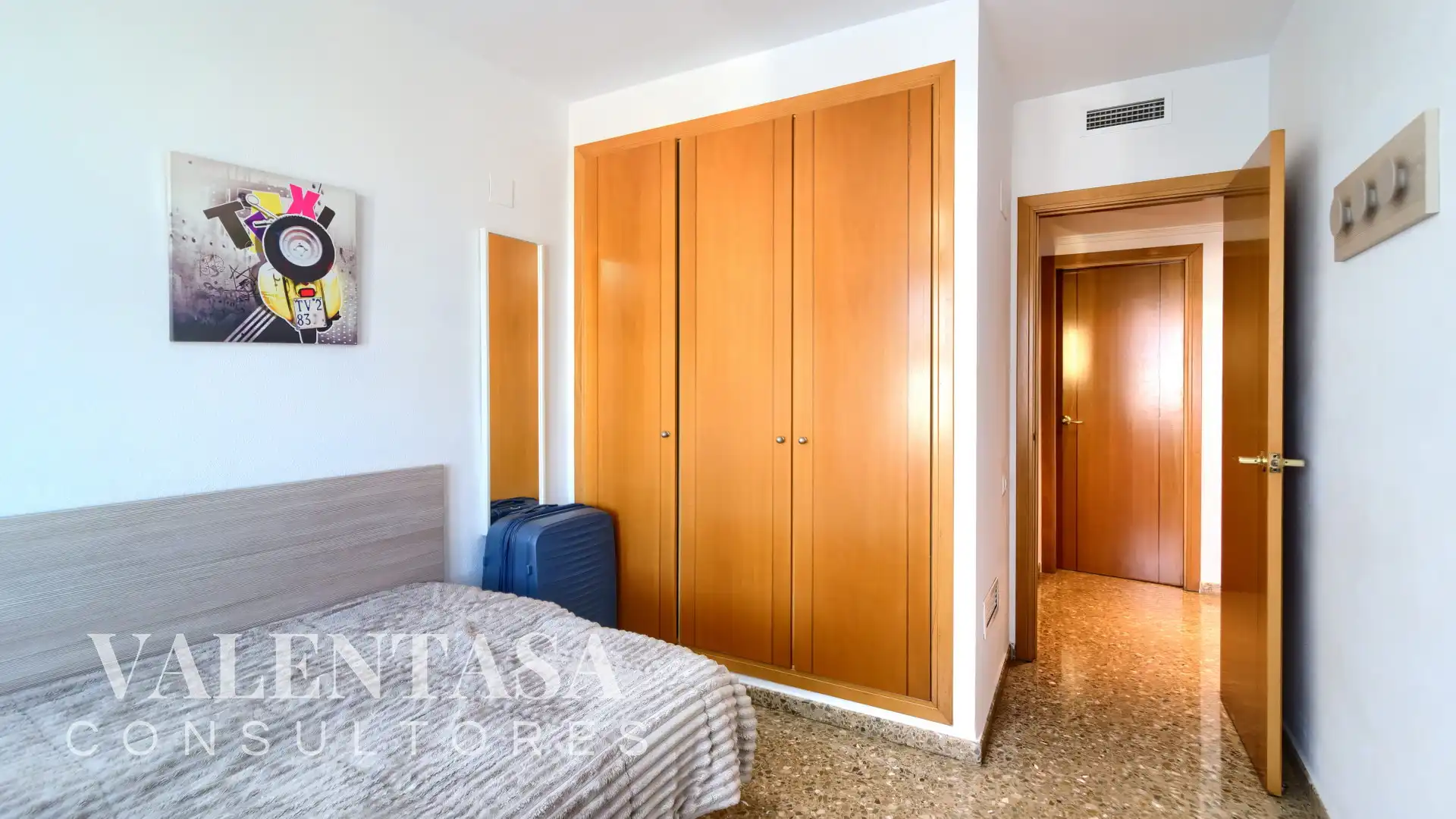 Bedroom of Flat for sale in Valencia  with Furnished and Community pool