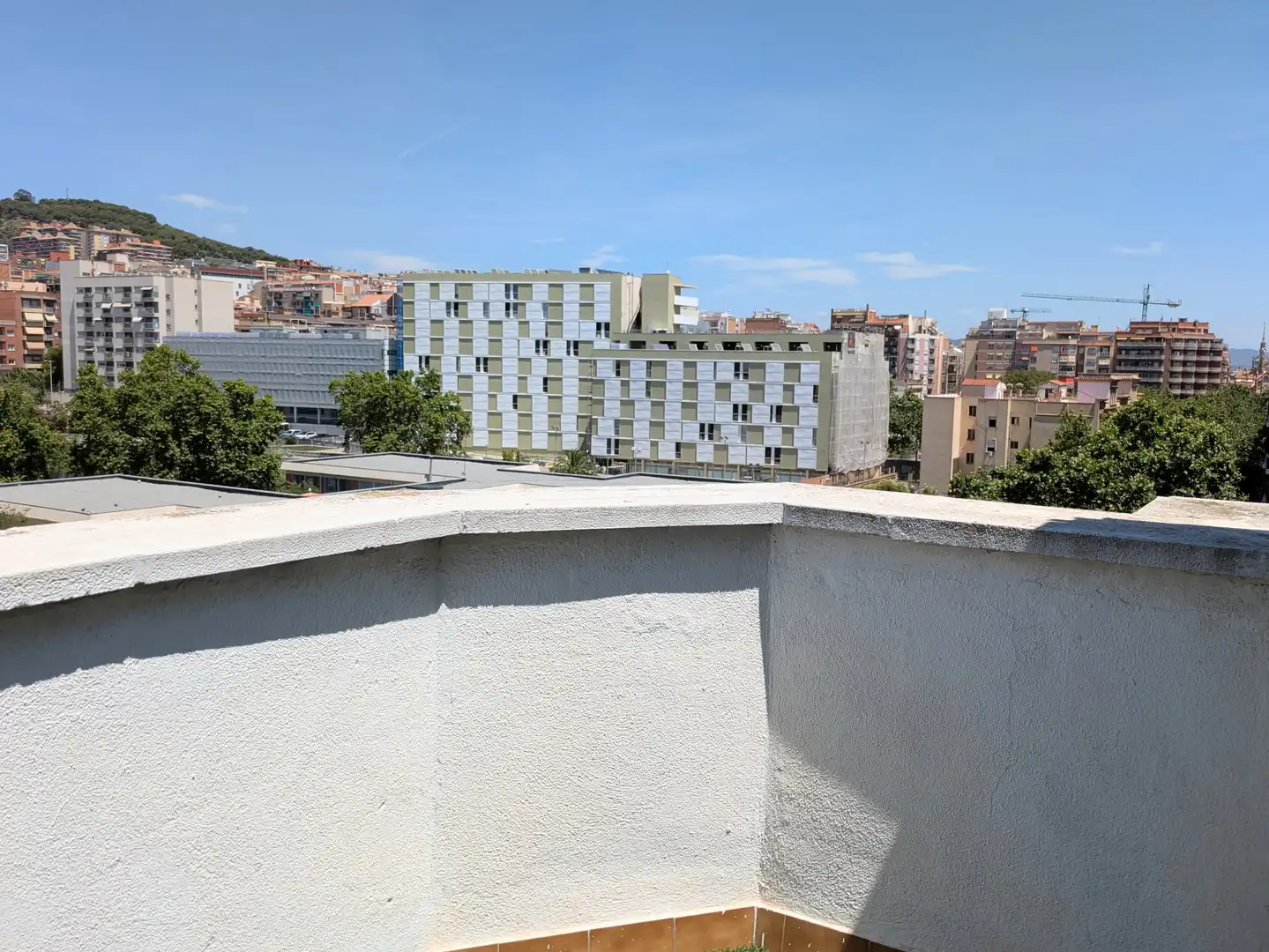 Außenansicht von Dachboden zum Verkauf in Barcelona mit Heizung, Terrasse und Balkon