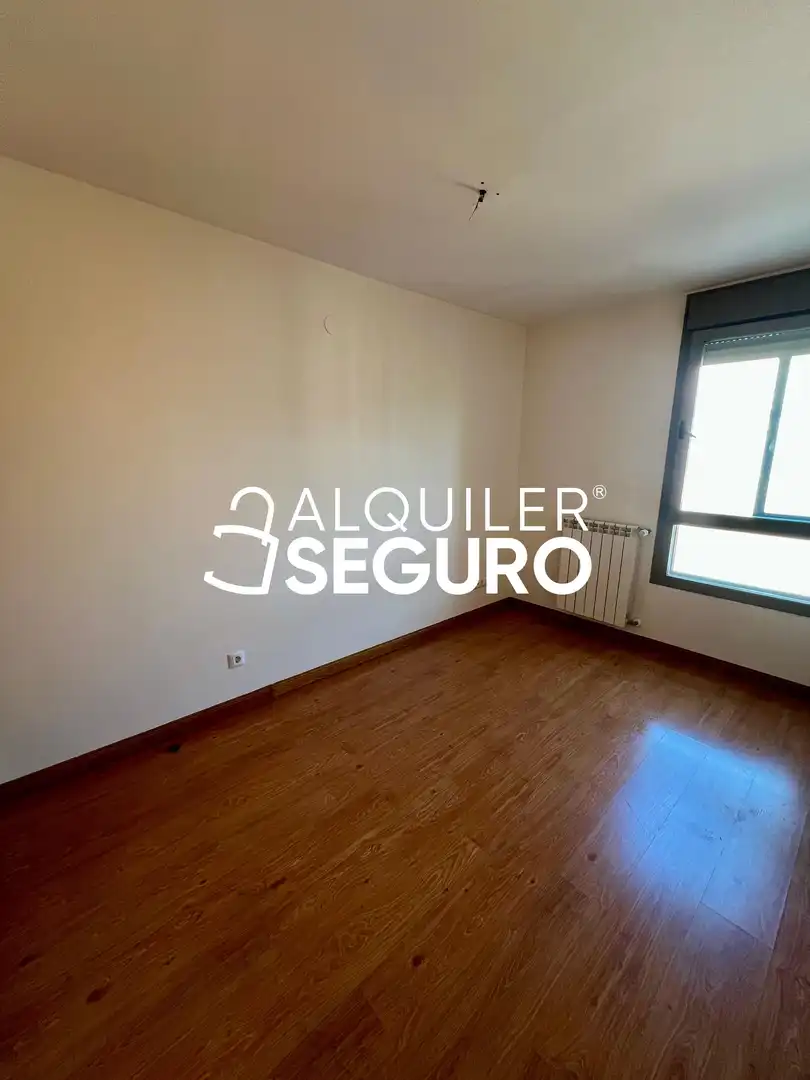 Bedroom of Flat for rent in Alcobendas  with Air Conditioner, Heating and Storage room