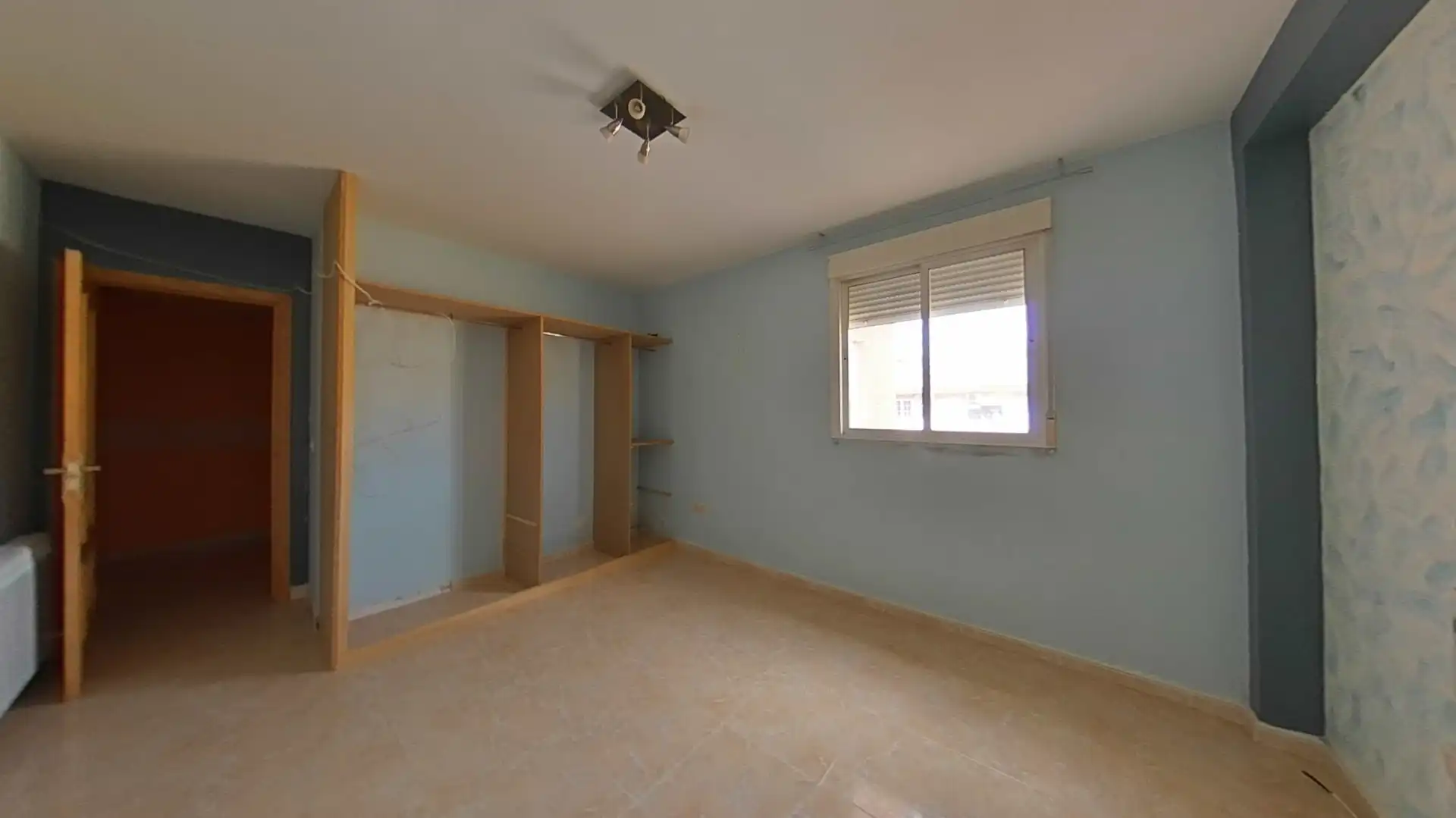 Dormitori de Apartament en venda en El Tiemblo  amb Calefacció i Balcó