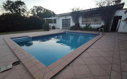 Piscina de Casa o xalet en venda en Los Barrios amb Terrassa, Piscina i Alarma