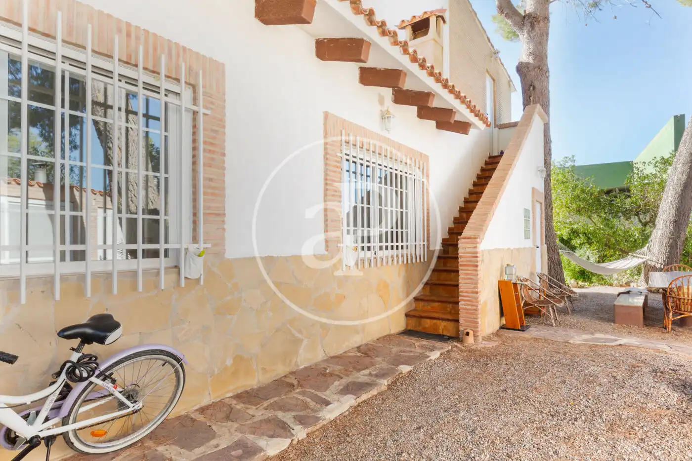 Vista exterior de Casa o xalet en venda en Riba-roja de Túria amb Calefacció, Jardí privat i Terrassa
