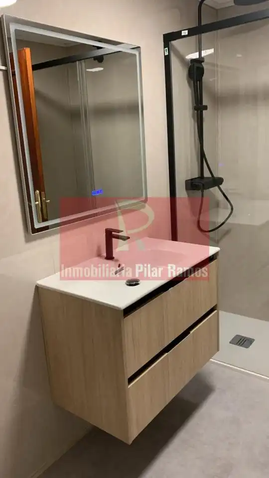 Baño de Piso en venta en León Capital  con Calefacción, Parquet y Trastero