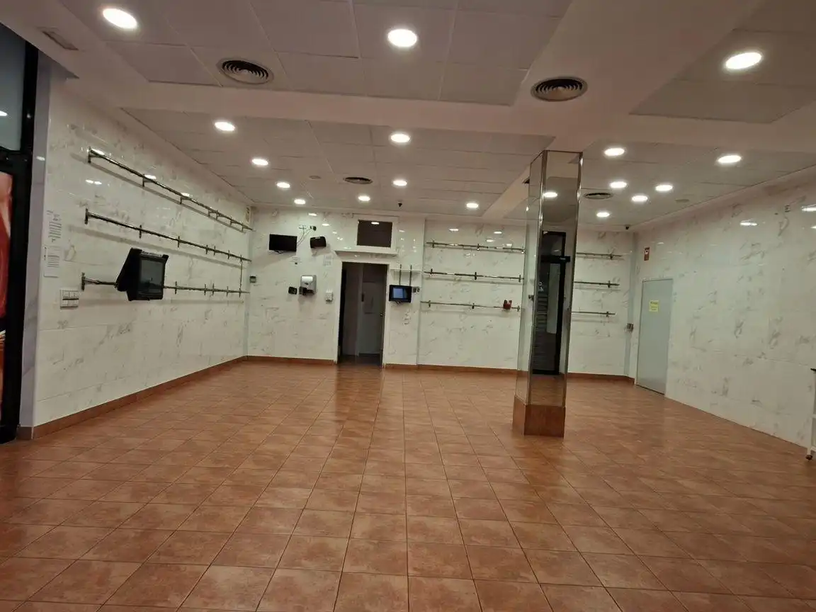 Local comercial en venda a San Pedro, imagen 2