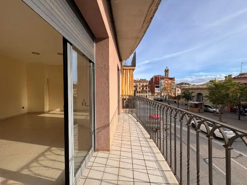 Exterior view of Office for rent in La Bisbal d'Empordà  with Air Conditioner, Heating and Terrace