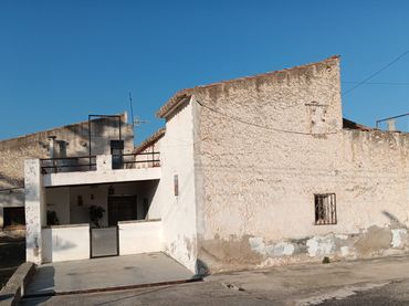 Casa con balcón en venta en Jesús - Els Reguers