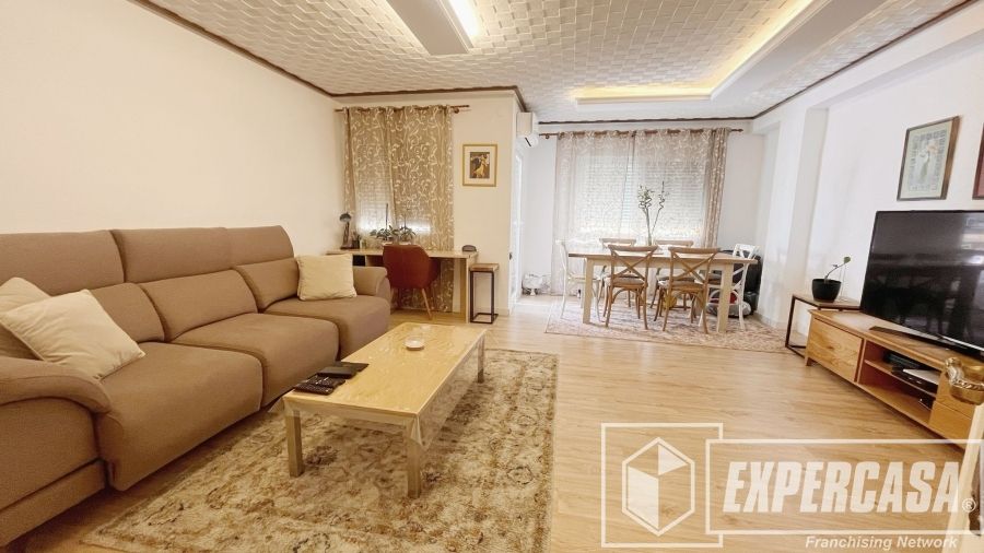 Living room of Flat for sale in  Valencia Capital  with Air Conditioner, Heating and Parquet flooring