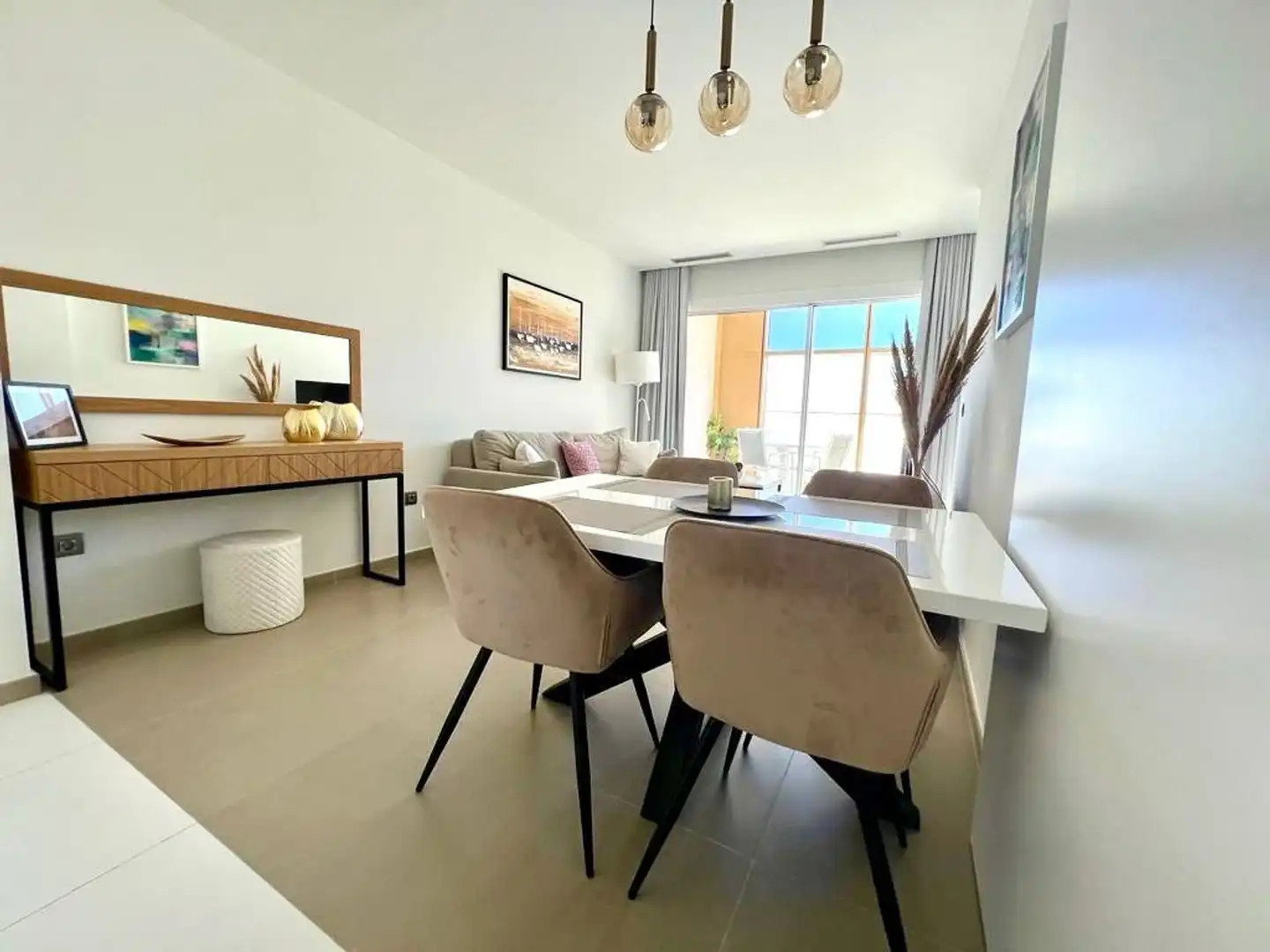 Sala d'estar de Casa o xalet de lloguer en Benidorm amb Aire condicionat, Jardí privat i Moblat