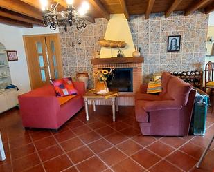 Sala d'estar de Casa o xalet en venda en Entrala amb Jardí privat, Terrassa i Traster