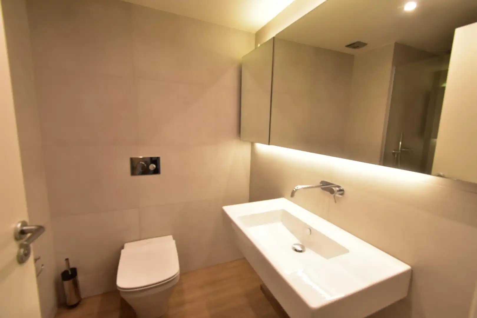 Bathroom of Flat for rent in Barcelona  with Air Conditioner, Heating and Parquet flooring
