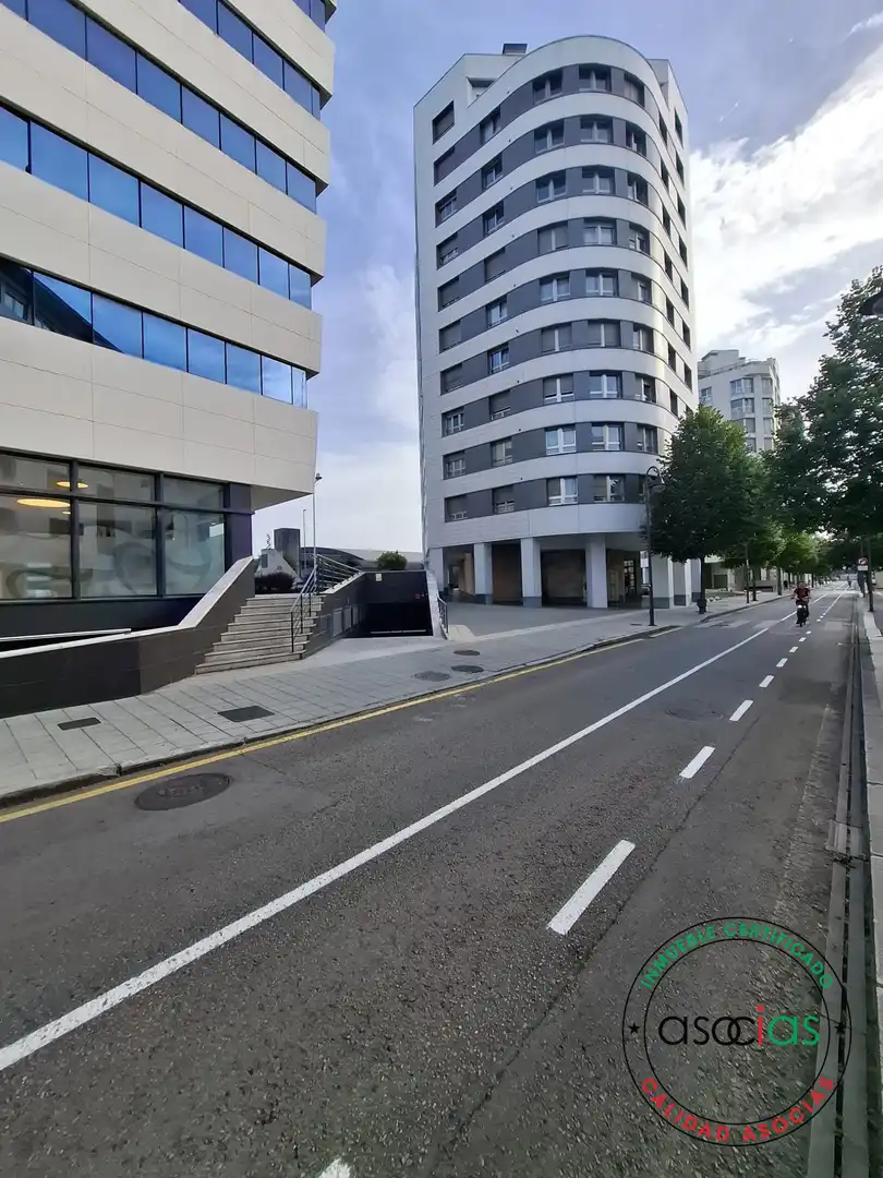 Außenansicht von Wohnung zum Verkauf in Gijón  mit Heizung, Terrasse und Abstellraum