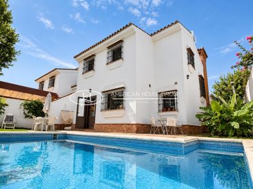 Maison mitoyenne avec piscine à vendre à Núcleo urbano