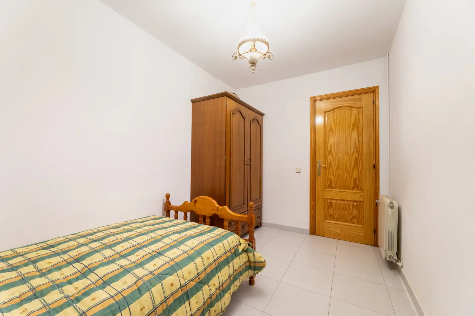 Habitación de Casa adosada en venta en Chiloeches con Calefacción y Balcón