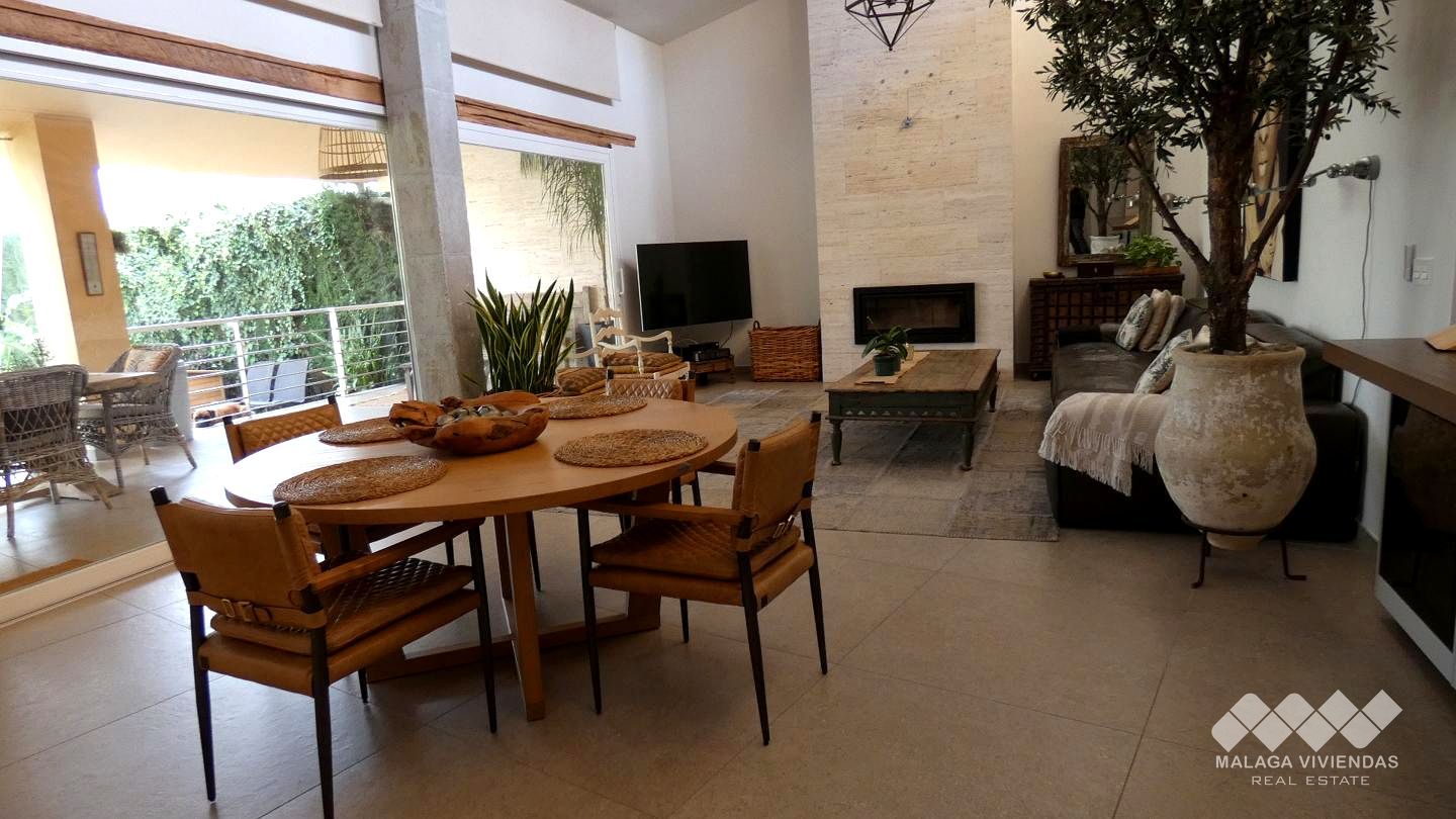 Sala d'estar de Casa adosada en venda en Alhaurín de la Torre amb Aire condicionat, Jardí privat i Terrassa