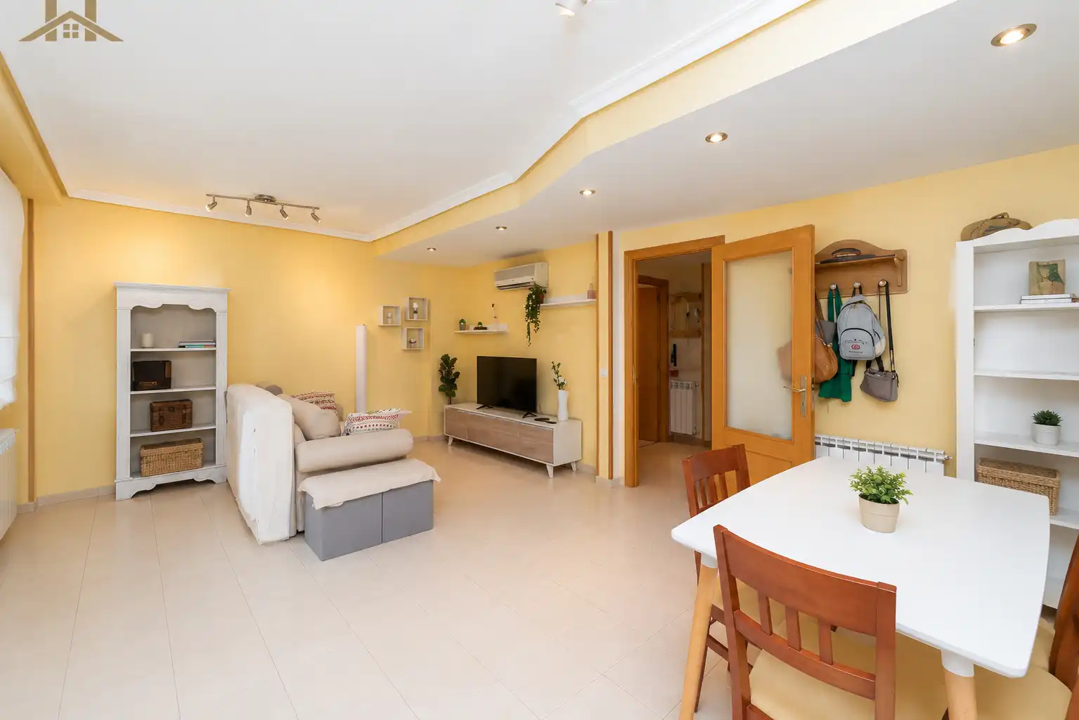 Sala de estar de Casa adosada en venta en Leganés con Aire acondicionado, Calefacción y Jardín privado