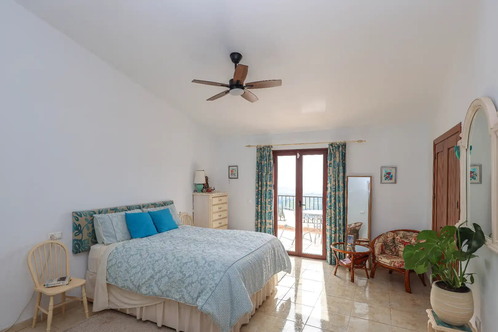 Habitación de Casa o chalet en venta en Casarabonela con Aire acondicionado, Jardín privado y Piscina