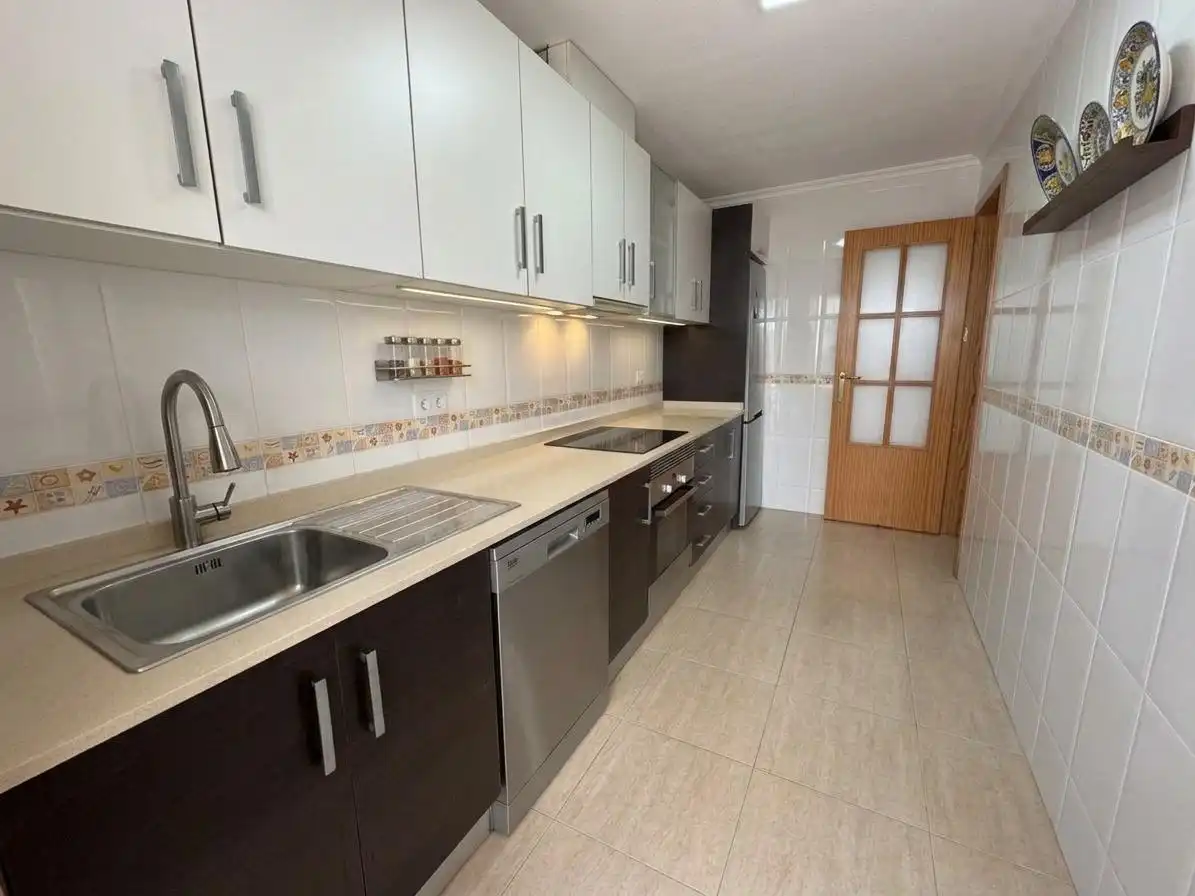 Casa amb terrassa en venda a Calle Calle Hispasat, imagen 3