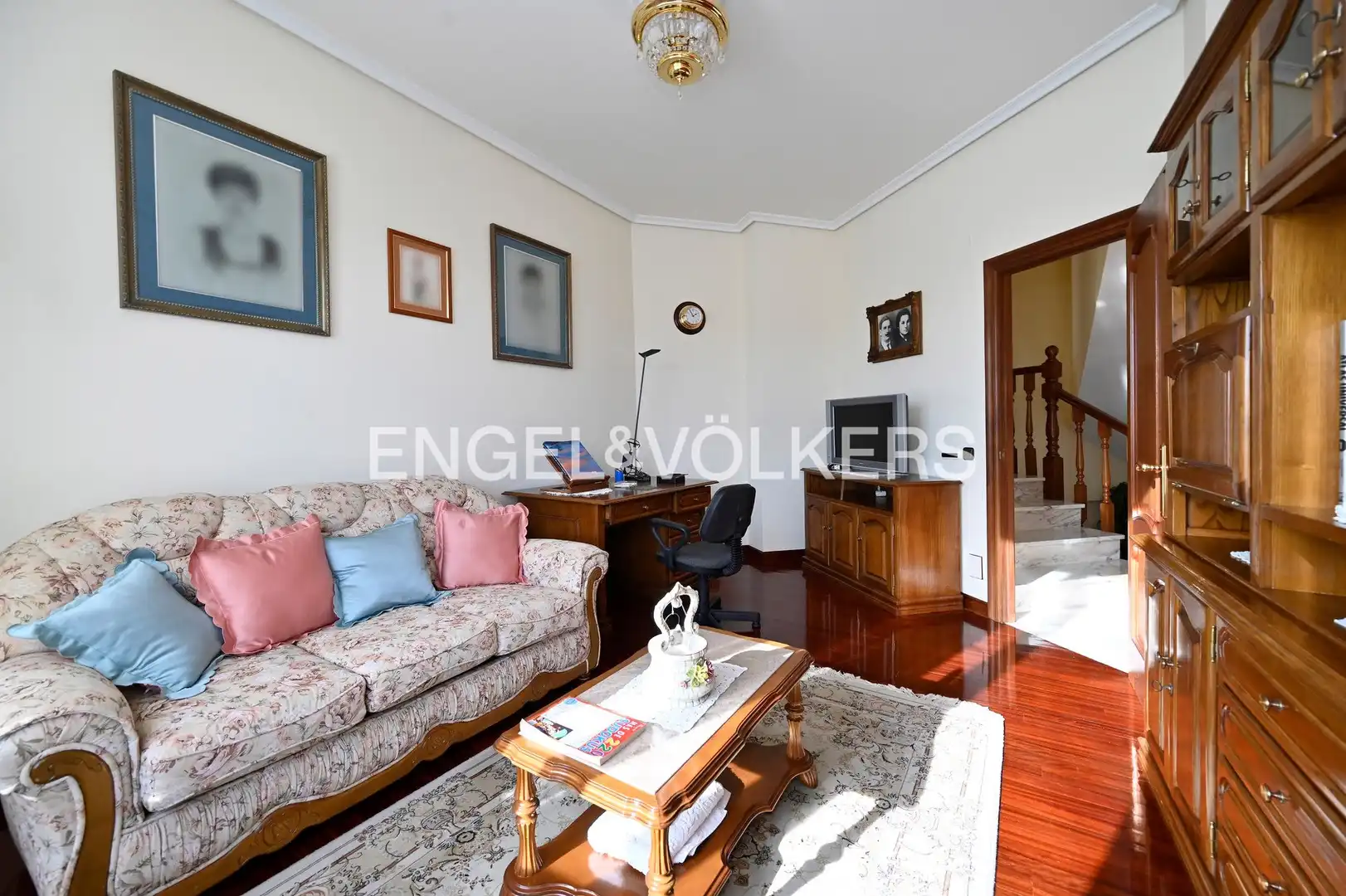 Sala d'estar de Casa o xalet en venda en Bareyo amb Calefacció, Jardí privat i Terrassa