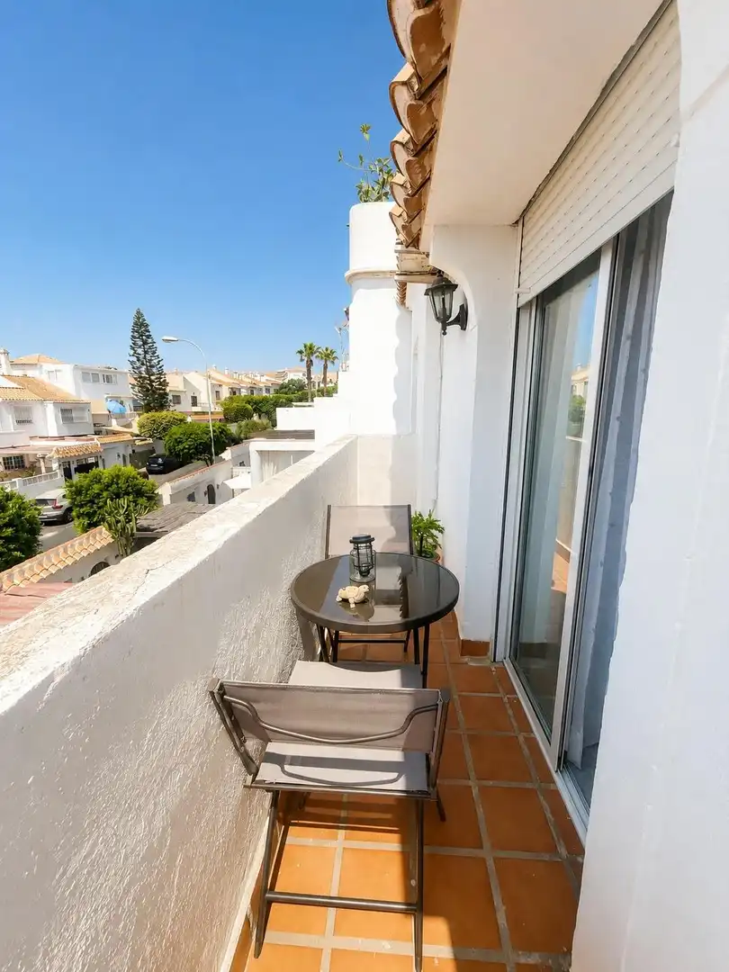 Terrassa de Casa adosada en venda en Roquetas de Mar amb Jardí privat, Traster i Piscina