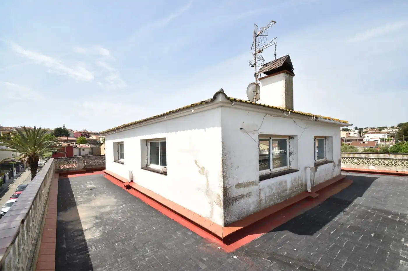 Exterior view of Country homes for sale in Vilanova i la Geltrú  with Terrace and Balcony
