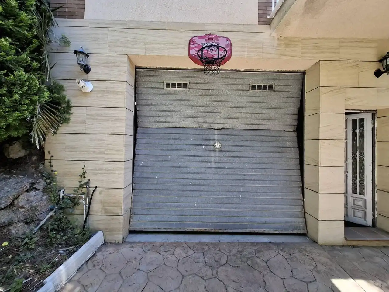 Aparcament de Casa o xalet en venda en Rubí amb Aire condicionat, Calefacció i Jardí privat