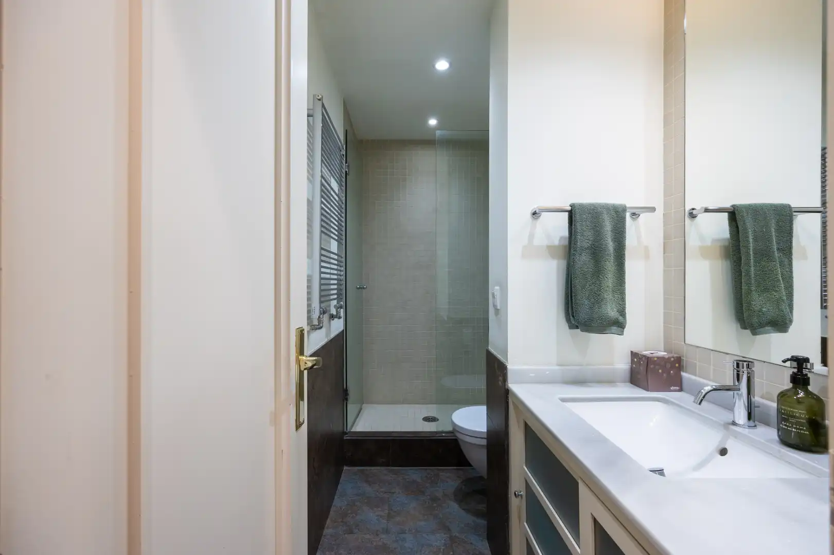 Baño de Piso en venta en Madrid con Aire acondicionado, Calefacción y Jardín privado
