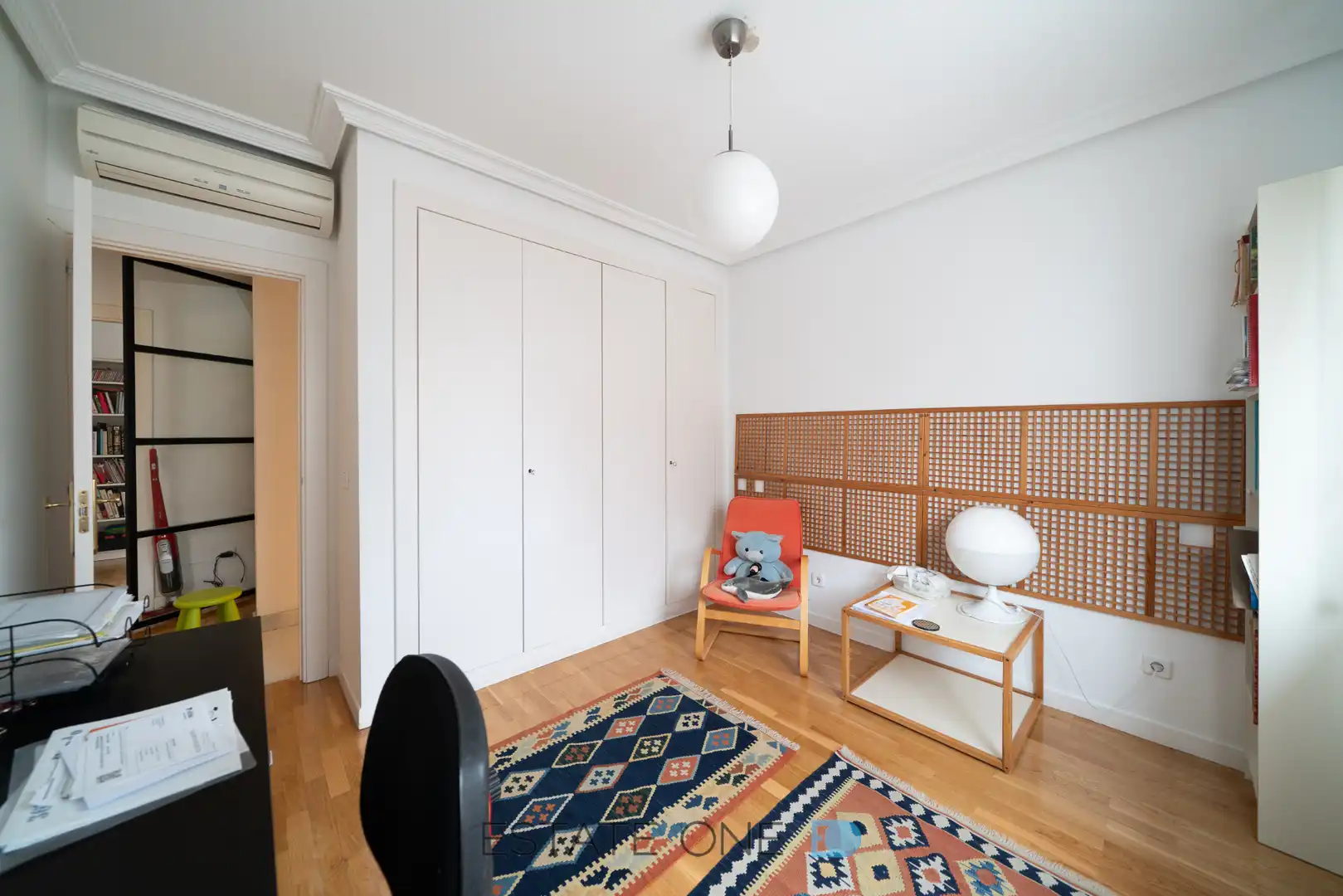 Habitación de Casa adosada en venta en Madrid con Aire acondicionado, Calefacción y Jardín privado