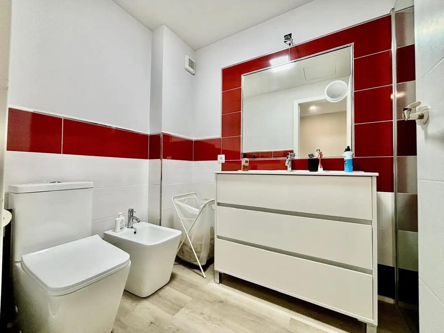 Badezimmer von Dachboden zum Verkauf in Alcúdia mit Klimaanlage, Parkett und Terrasse