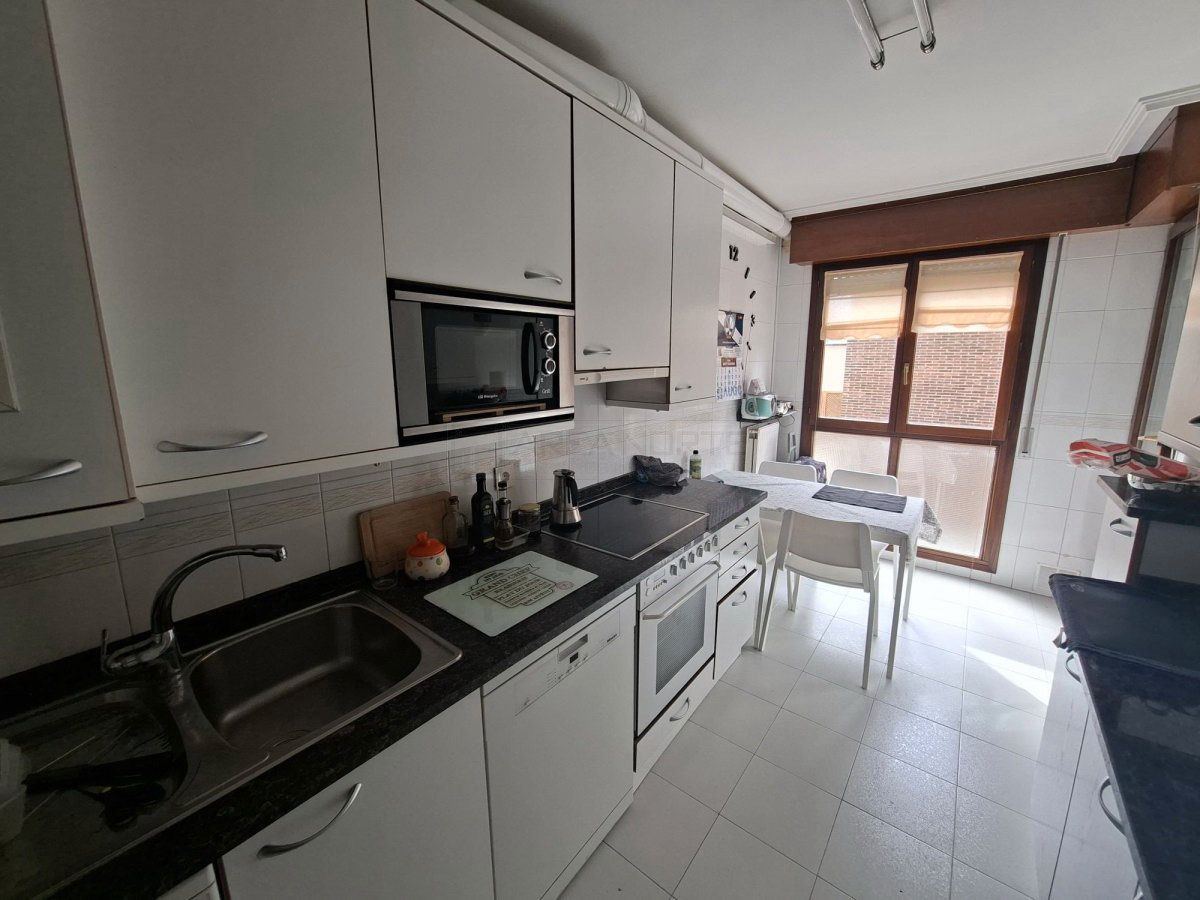 Kitchen of Flat for sale in Vitoria - Gasteiz  with Heating, Parquet flooring and Terrace